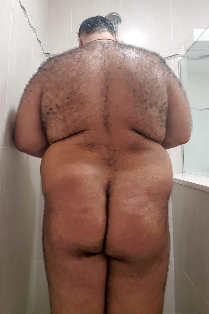 TheMencey (Jose Morales) Shower time (2023)
