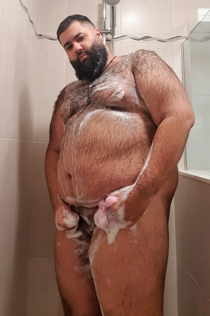 TheMencey (Jose Morales) Shower time (2023)